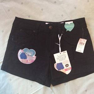 🌼 3/$25 YMI distressed shorts